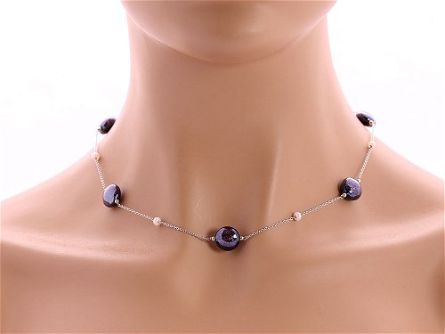 Cloe Necklace (indigo) - Simple, elegant and classy Murano glass necklace